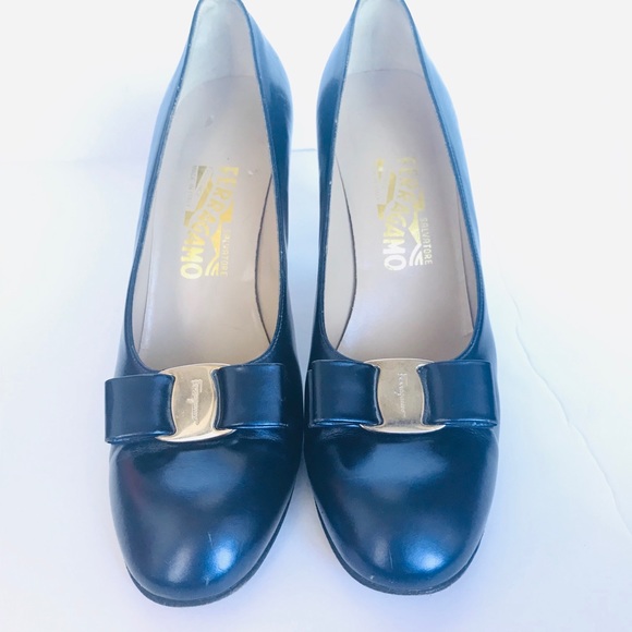 Salvatore Ferragamos purple pumps - Picture 2 of 8